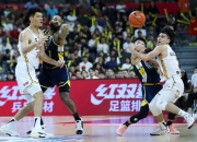 九游娱乐入口-比赛中双方交相较劲，展现出激烈竞争